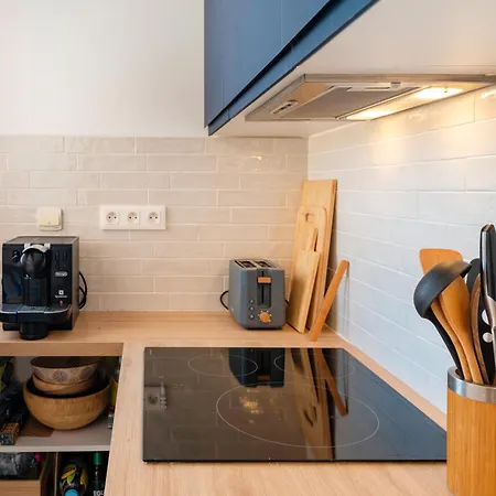 Notre Dame Apartment *